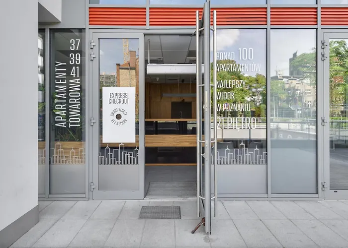 Towarowa Lejlighedshotel 4*