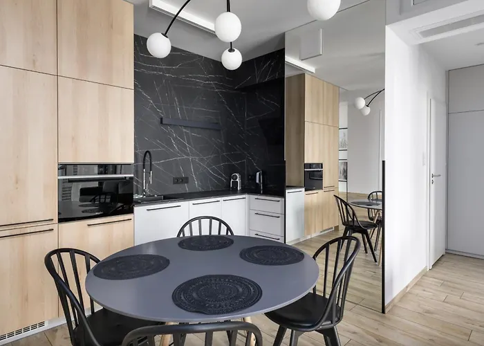 Aparthotel Towarowa 4*